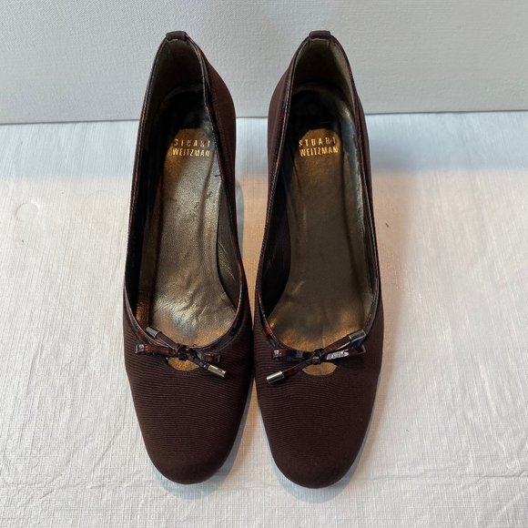 Stuart Weitzman Brown Fabric Kitten Heel Pumps with Tortoise Patent Bow and Trim - Picture 2 of 5